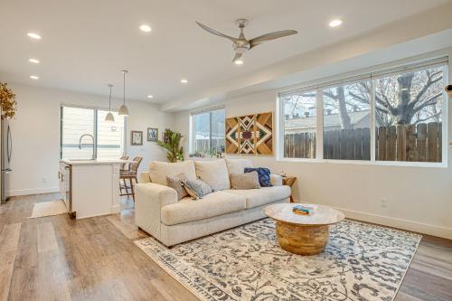 Modern Denver Vacation Rental with Rooftop Deck! in Denver, USA