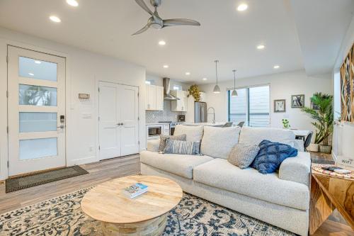 Modern Denver Vacation Rental with Rooftop Deck! in Denver, USA