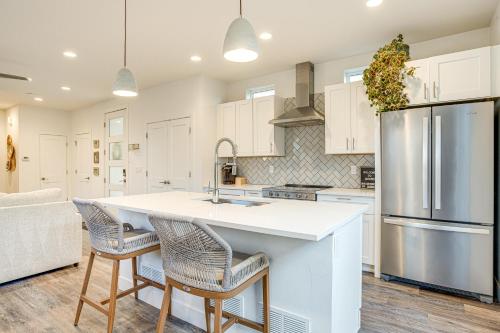 Modern Denver Vacation Rental with Rooftop Deck! in Denver, USA
