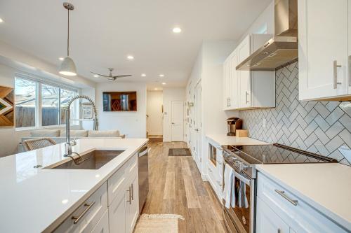 Modern Denver Vacation Rental with Rooftop Deck! in Denver, USA