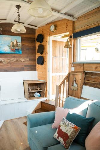 Swallowfield Glamping-Unsinkable