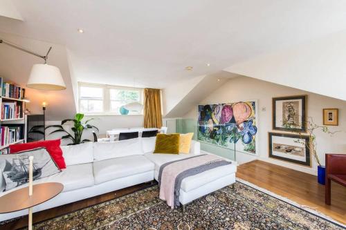 Unique 2bed flat in iconic Portobello Rd w terrace, London