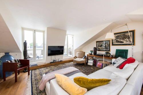 Unique 2bed flat in iconic Portobello Rd w terrace near Rough Trade