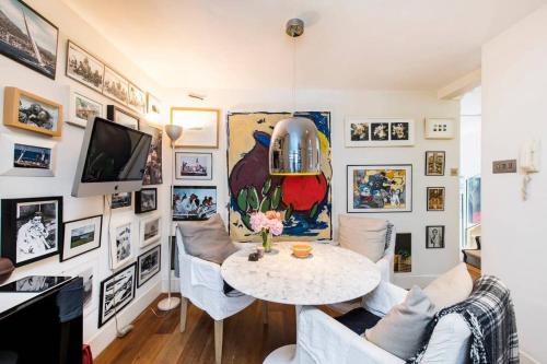 Unique 2bed flat in iconic Portobello Rd w terrace near Rough Trade