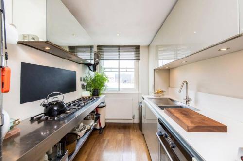 Unique 2bed flat in iconic Portobello Rd w terrace near Rough Trade