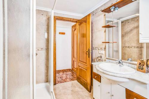 Eleven-Bedroom villa image 3