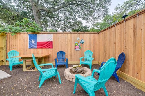 Bacliff Apartment with Hot Tub - 3 Mi to Boardwalk!