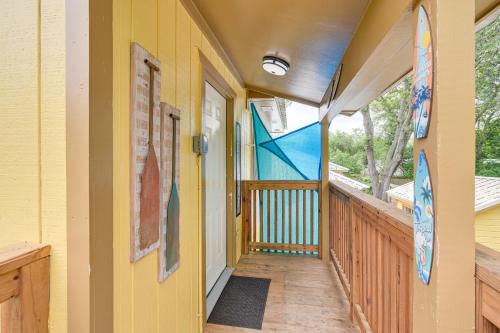 Bacliff Apartment with Hot Tub - 3 Mi to Boardwalk!