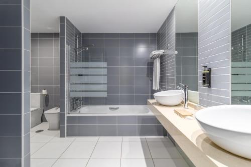 room detail thumbnail 2