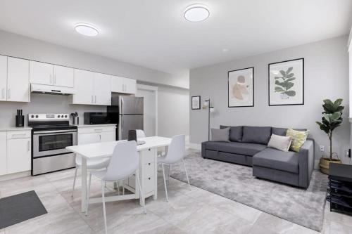 2 BR Basement Suite for 6 ppl in Delta in Delta, Canada