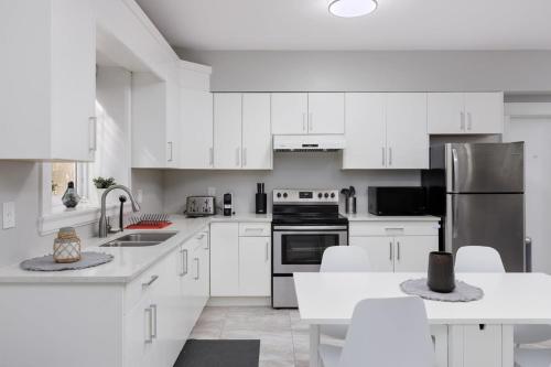 2 BR Basement Suite for 6 ppl in Delta in Delta, Canada