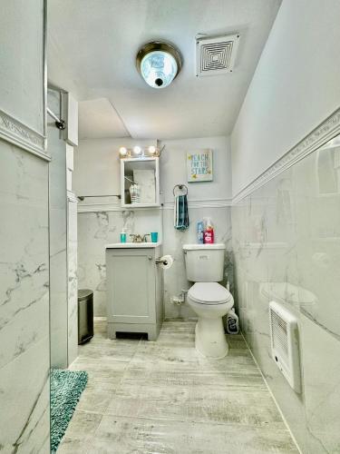 Private Room TINY with Shared Bathroom near SeaTac Airport and Downtown Seattle - Tap to explore photos