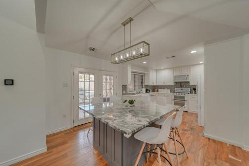 Boutique House in Vibrant Richardson - Bling Home in Richardson, USA