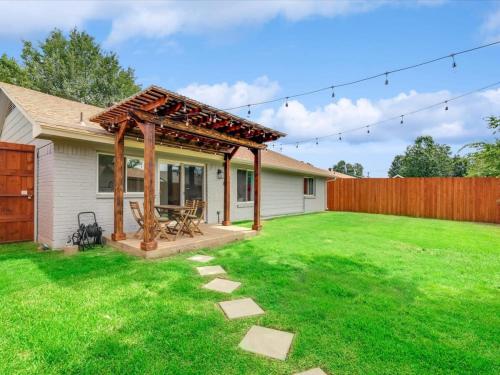 Best of Irving - Yard Firepit Free Parking in Irving, USA