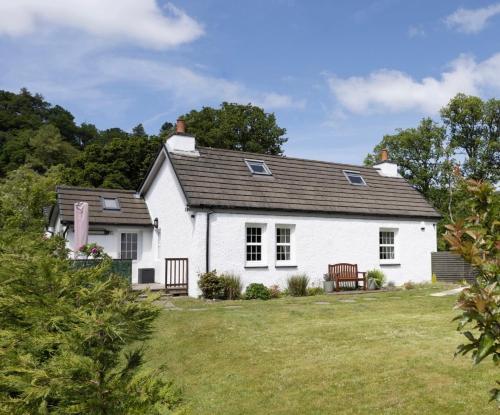 . Strathlachlan Lodge, Luxury Country House with Hot tub & Sauna