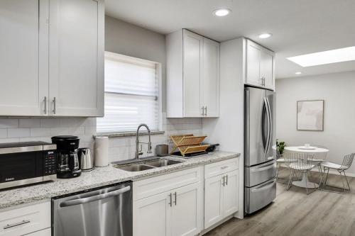 Candleridge Casa - Newly Remodeled 4-BD Hidden Gem in Benbrook, USA