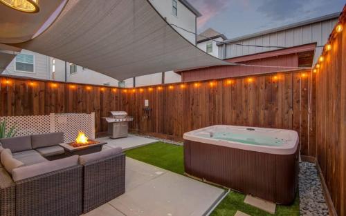 Houston Central Location - Stylish with Jacuzzi near บ้านกระป๋องเบียร์