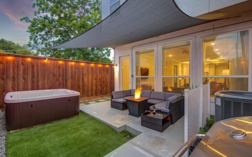 Houston Central Location - Stylish with Jacuzzi near บ้านกระป๋องเบียร์