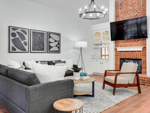 Modern Rustic Oasis Games Cinema UTD Plano Frisco in Allen, USA