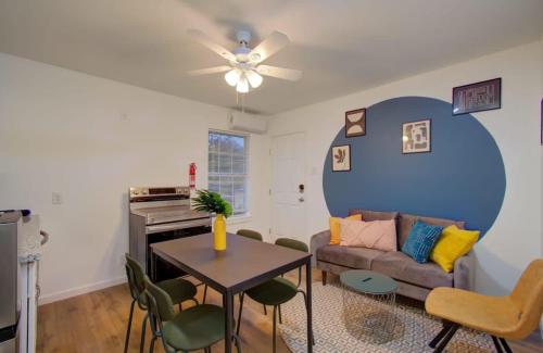 Heart of Houston - 2-BD 1-BA w Kids Playground