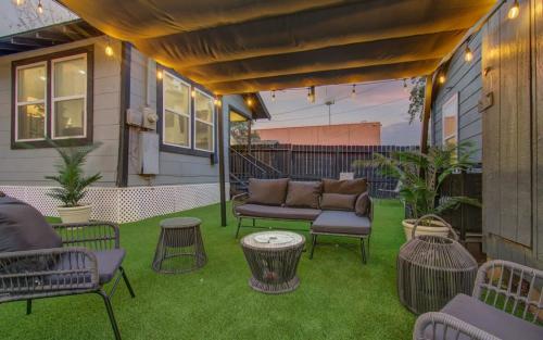 Magnolia Park Retreat -3 Separate Units w Backyard in Houston, USA