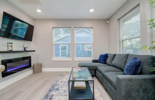 Magnolia Park Retreat -3 Separate Units w Backyard in Houston, USA