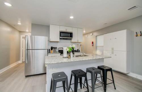 Magnolia Park Retreat -3 Separate Units w Backyard in Houston, USA
