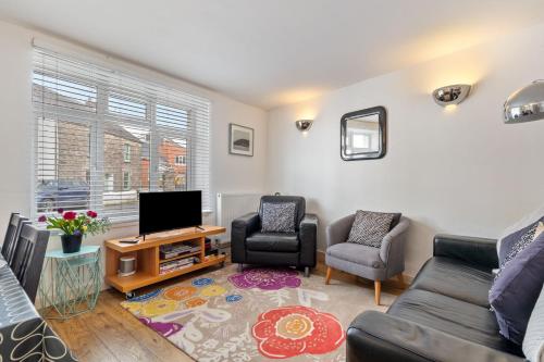 Dan Y Bryn - A lovely 3 bedroom house centrally located in Laugharne Dan Y Bryn - A lovely 3 bedroom house centrally located in Laugharne