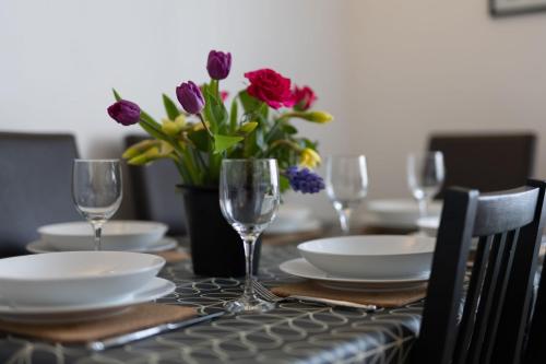 Dan Y Bryn - A lovely 3 bedroom house centrally located in Laugharne Dan Y Bryn - A lovely 3 bedroom house centrally located in Laugharne