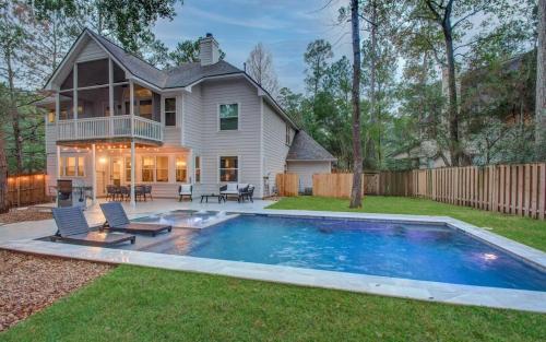 Luxury Mansion Dream Home - 6 Bed Pool Grill in The Woodlands, Vereinigte Staaten von Amerika