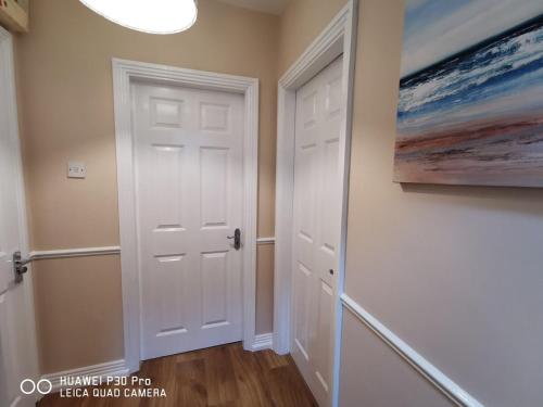 Very Central 1bed new refurbish - image 3