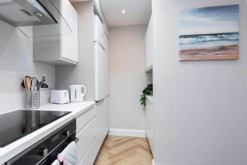 LOVELY 2bed HOME with patio & fast reliable WIFI - image 2