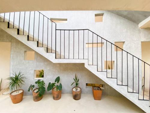 BohoChic Studio with Full Kitchen, Pool, Balcony WiFi