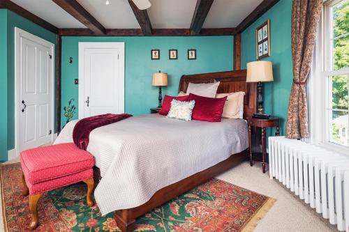 2 RIVER ROAD INN COTTAGES