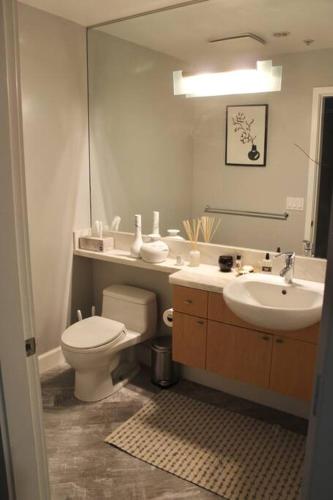 Large Downtown Condo W/ Patio & Parking in San Diego, USA