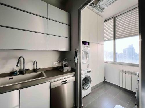Gorgeous 3Br Achrafieh Apt - image 5