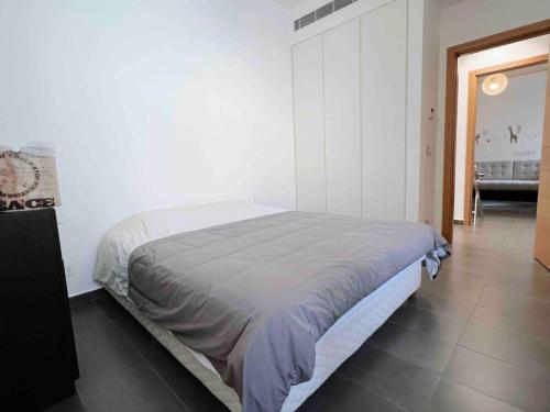 Gorgeous 3Br Achrafieh Apt - image 2