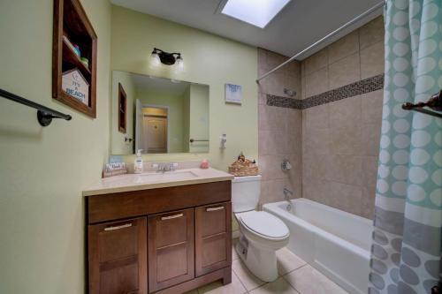 AZGuestHouse at Mill Full Bedroom-Shared Bathroom3 in Fountain, USA
