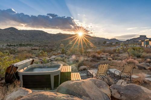 Orion Minor - Spa and Soaking Tub with Park Views in Joshua Tree, USA