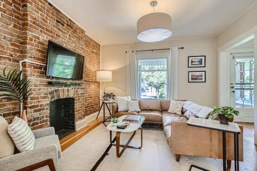 Redbrick Cottage 2BDRM Wash Park Yard & Gym in Denver, USA