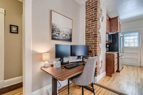 Redbrick Cottage 2BDRM Wash Park Yard & Gym in Denver, USA