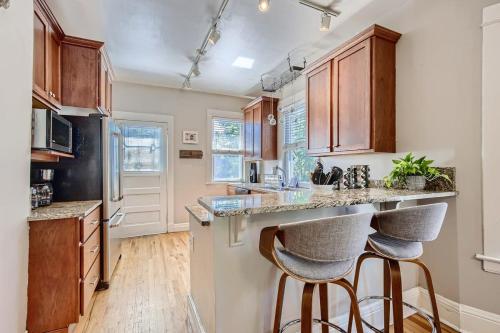 Redbrick Cottage 2BDRM Wash Park Yard & Gym in Denver, USA