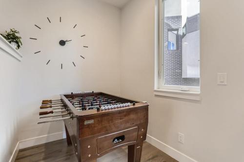 4BR Upscale Townhome Roof Top w Skyline Views in Denver, USA