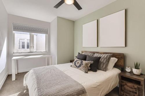 4BR Upscale Townhome Roof Top w Skyline Views in Denver, USA