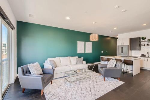 Modern 2BR Condo Walk to all RiNo Attractions