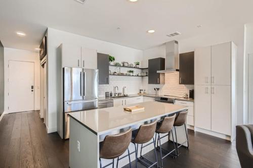 Modern 2BR Condo Walk to all RiNo Attractions