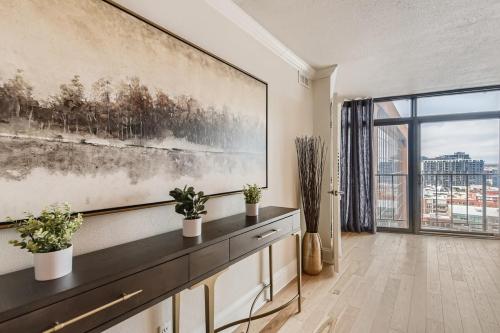 Larimer Luxury Top Notch Amenities Walk to All in Denver, USA