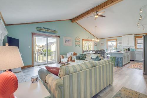 Coastal Home with Deck Outdoor Shower Walk to Beach - image 2