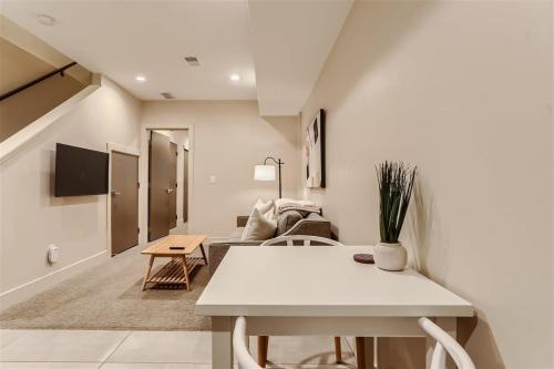 Serenity at Sloans 1-BR with a Modern Twist in Denver, USA