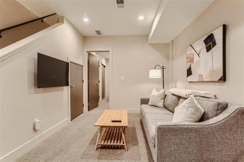 Serenity at Sloans 1-BR with a Modern Twist in Denver, USA